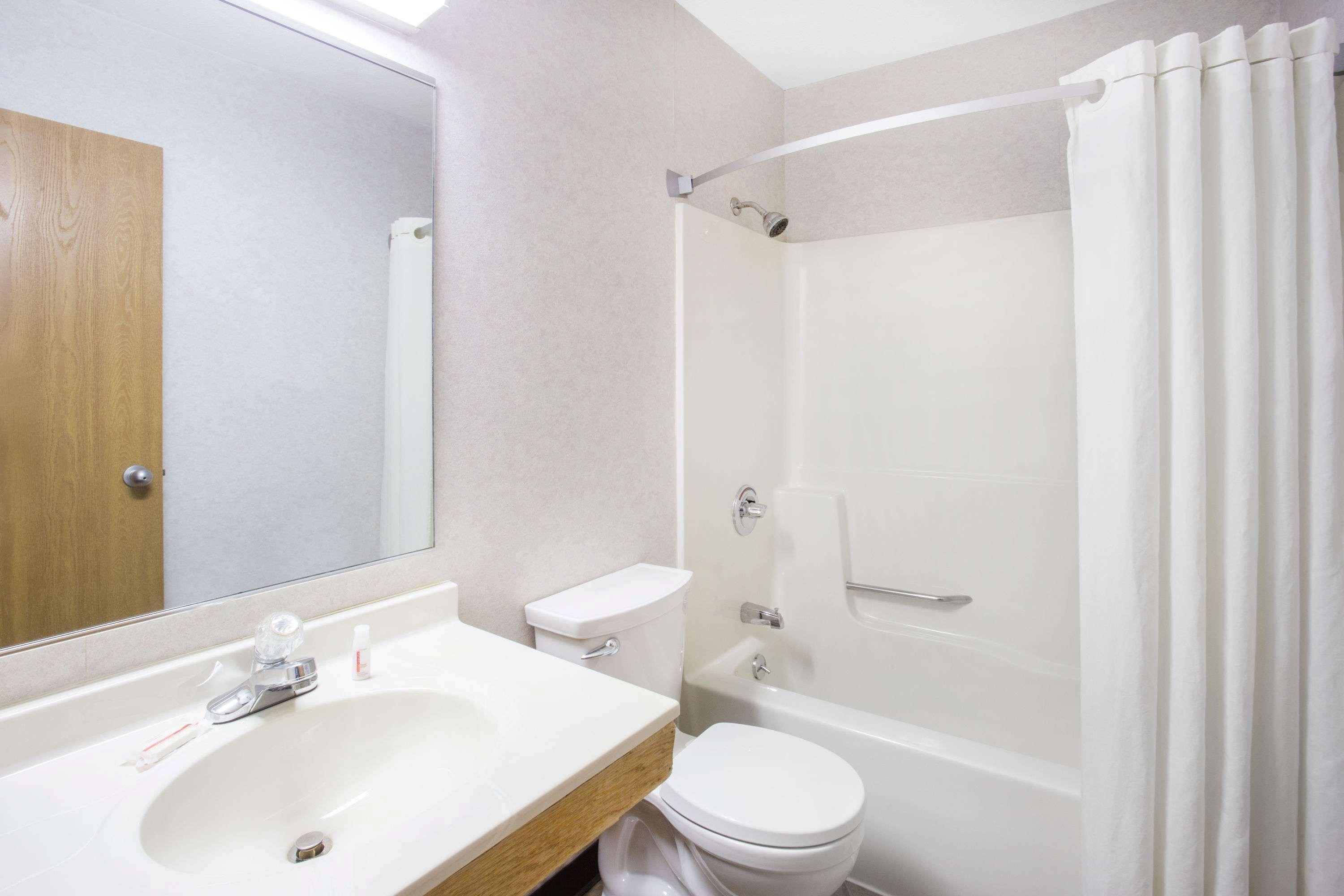 Burgundy Inn & Suites By Oyo El Paso Bagian luar foto